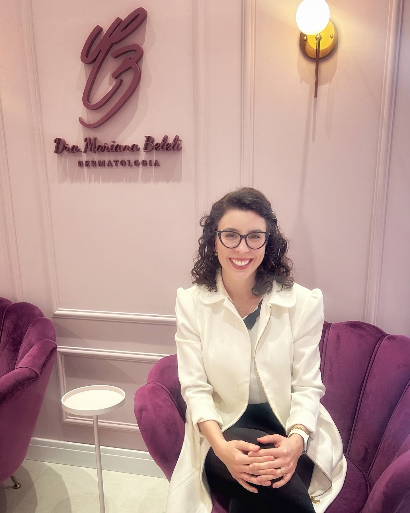 Dra. Mariana Beleli, médica dermatologista, retrato profissional